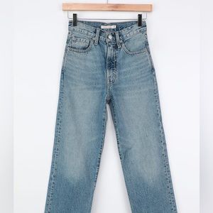 Levi’s Ribcage Straight Ankle Jeans